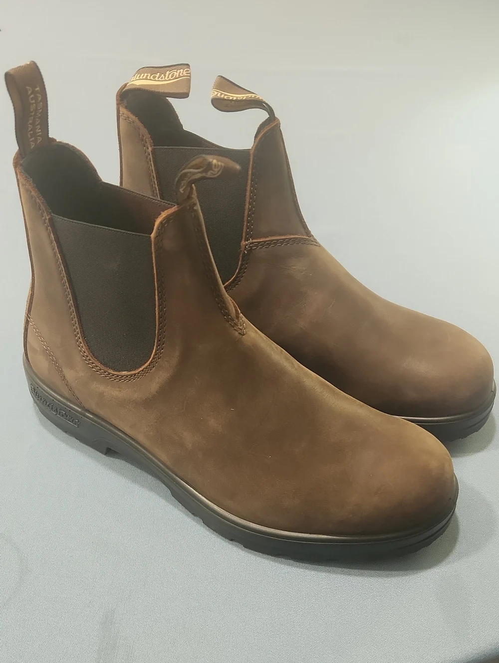 NWOB Blundstone Brown Pull-On Chelsea Boot. UK 9.5. US Mens 10.5, US Womens 12.5